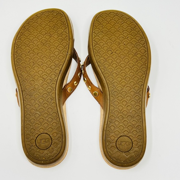 UGG Women's Lyndi Chestnut with gold studs leather thong sandals size 7 - Picture 10 of 12